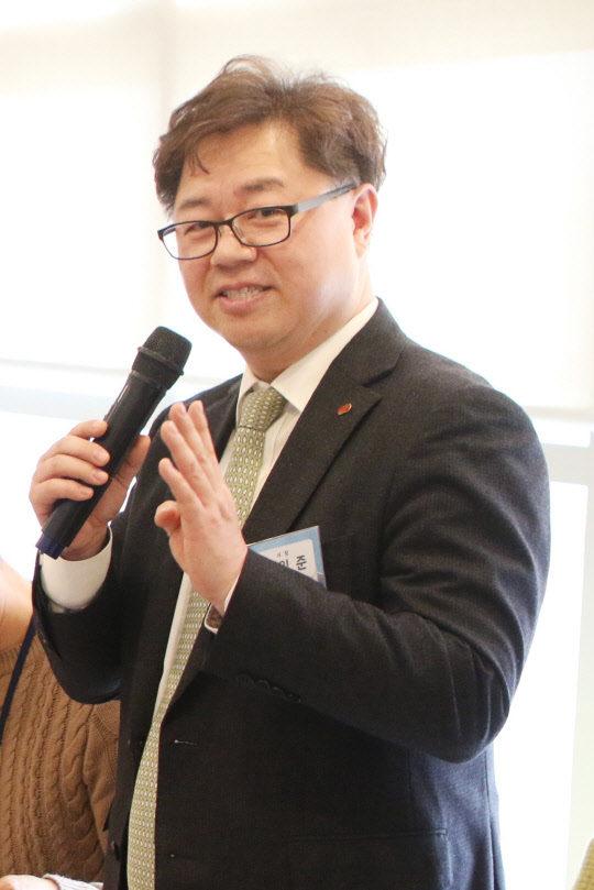 박일준 동서발전 사장이 12일 정부세종청사 인근 식당에서 가진 기자간담회에서  인사말을 하고 있다. < 동서발전 제공>
